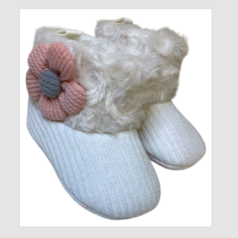Baby white faux fur boots with flowers soft soles 3/6 months & white hat knit